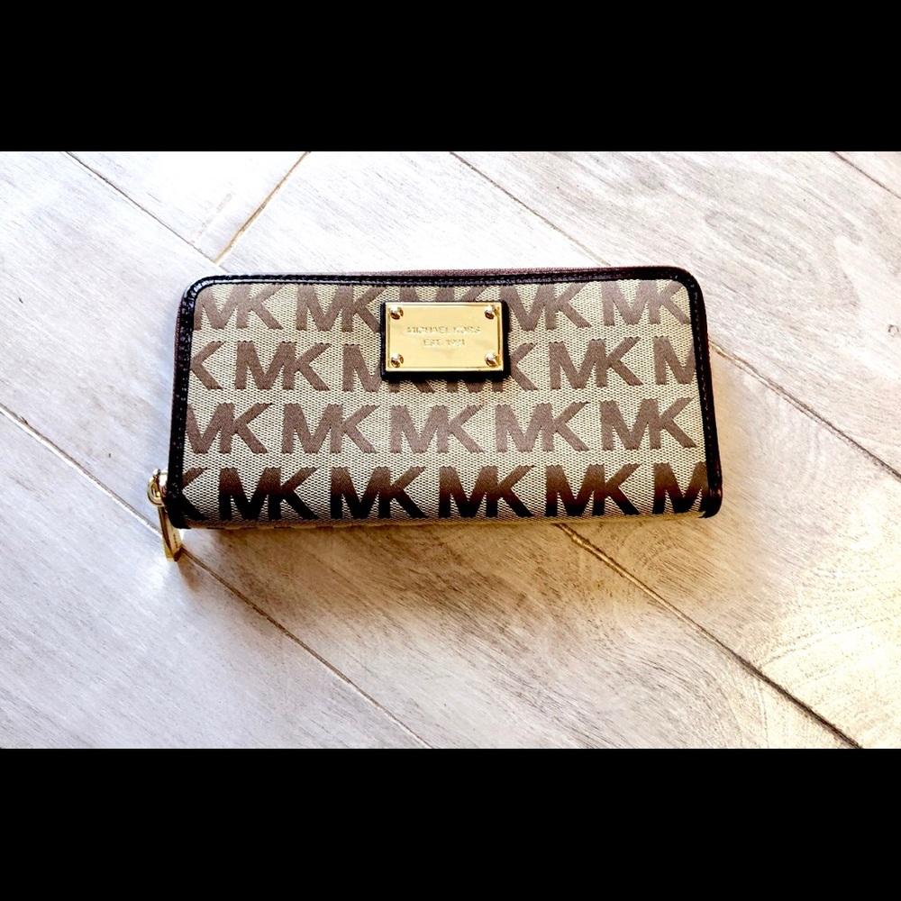 AUTHENTIC MICHEAL KORS WATCH